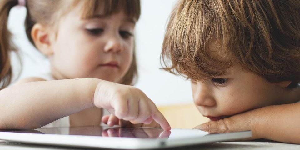 Η πολλή τεχνολογία βλάπτει (και) τα μάτια των παιδιών!