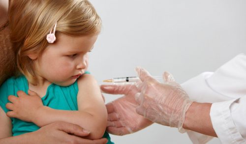 Στη Βρετανία οι γονείς δεν εμβολιάζουν τα παιδιά τους - Εκστρατεία από το κράτος