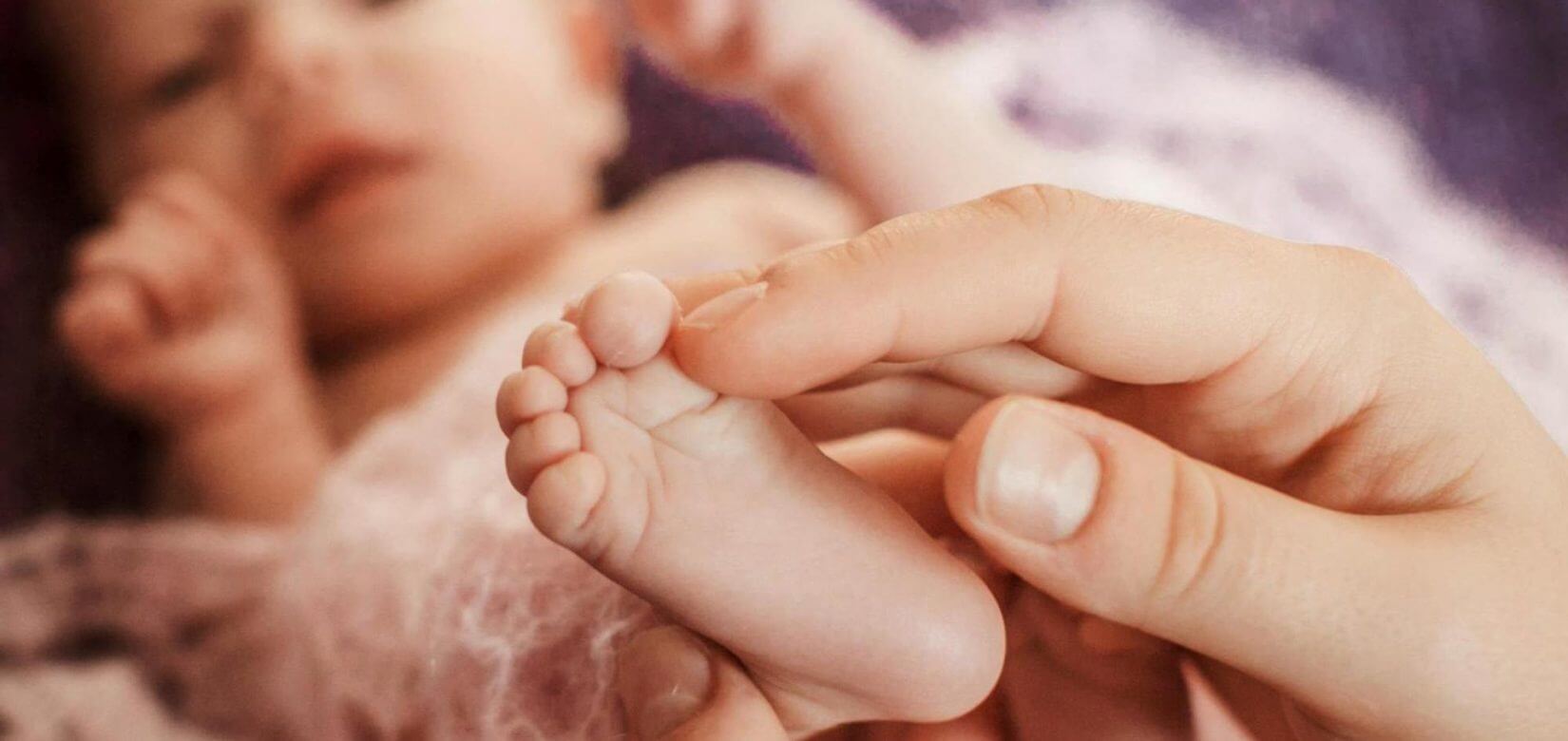 8 συνηθισμένα συμπτώματα στο μωρό μας  που μας αγχώνουν (αλλά δεν πρέπει!)
