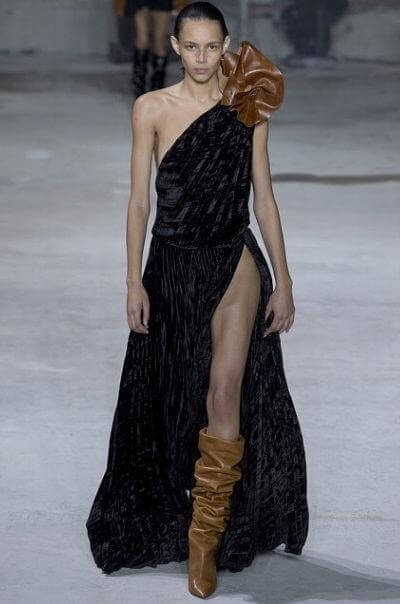 Οι μπότες της μαμάς σου κάνουν comeback!