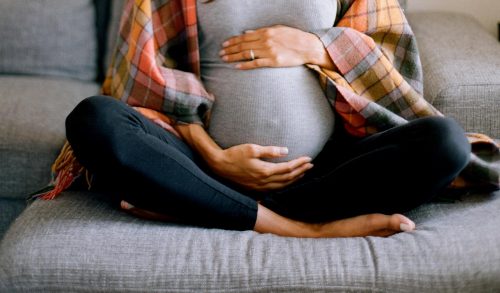 Κορονοϊός και εγκυμοσύνη: Γιατί προτιμούνται τα εμβόλια Pfizer και Moderna