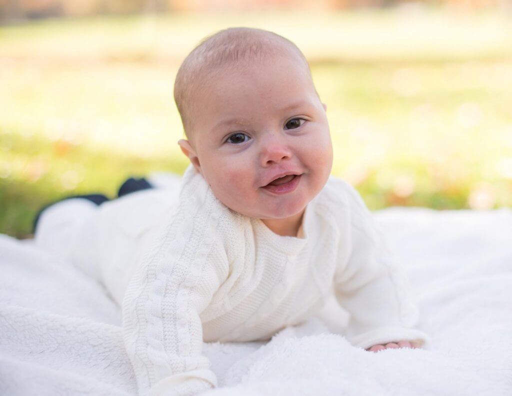 Q&A: "Έπεσε από ύψος περίπου 50 εκατοστά με το κεφάλι ανάσκελα αλλά είναι ευδιάθετο. Μπορεί να έπαθε κάτι;"