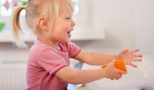5 απλά βήματα για το σωστό πλύσιμο των χεριών των παιδιών μας