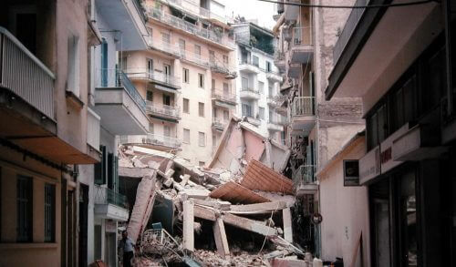 Τι πρέπει να κάνετε κατά τη διάρκεια του σεισμού για να προστατευθείτε εσείς και τα παιδιά σας