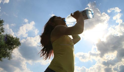 Από Δευτέρα... δίαιτα: Το tip της εβδομάδας-Μην περιμένετε να διψάσετε για να πιείτε νερό!