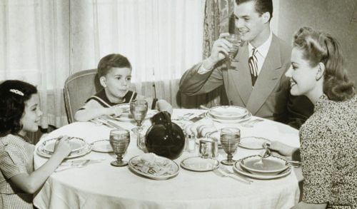 Το οικογενειακό φαγητό στο τραπέζι είναι καθοριστικό για την υγεία ενός παιδιού