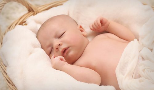 8 πράγματα που μπορεί να κάνει η μαμά όταν κοιμάται το μωρό