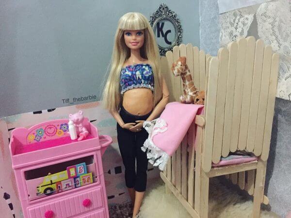 Barbie: η κούκλα που λάτρεψαν όλα τα κορίτσια, είναι έγκυος! (φωτο)