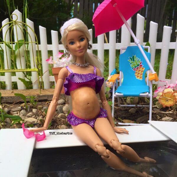 Barbie: &eta; &kappa;&omicron;ύ&kappa;&lambda;&alpha; &pi;&omicron;&upsilon; &lambda;ά&tau;&rho;&epsilon;&psi;&alpha;&nu; ό&lambda;&alpha; &tau;&alpha; &kappa;&omicron;&rho;ί&tau;&sigma;&iota;&alpha;, &epsilon;ί&nu;&alpha;&iota; έ&gamma;&kappa;&upsilon;&omicron;&sigmaf;! (&phi;&omega;&tau;&omicron;)