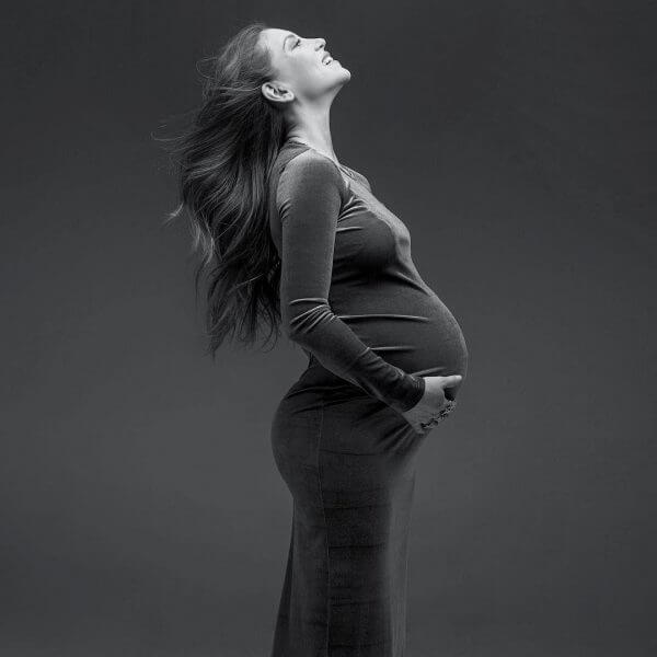 Αθηνά Οικονομάκου: φωτογραφίζεται λίγο πριν γεννήσει &#038; αποκαλύπτει το φύλο του μωρού!