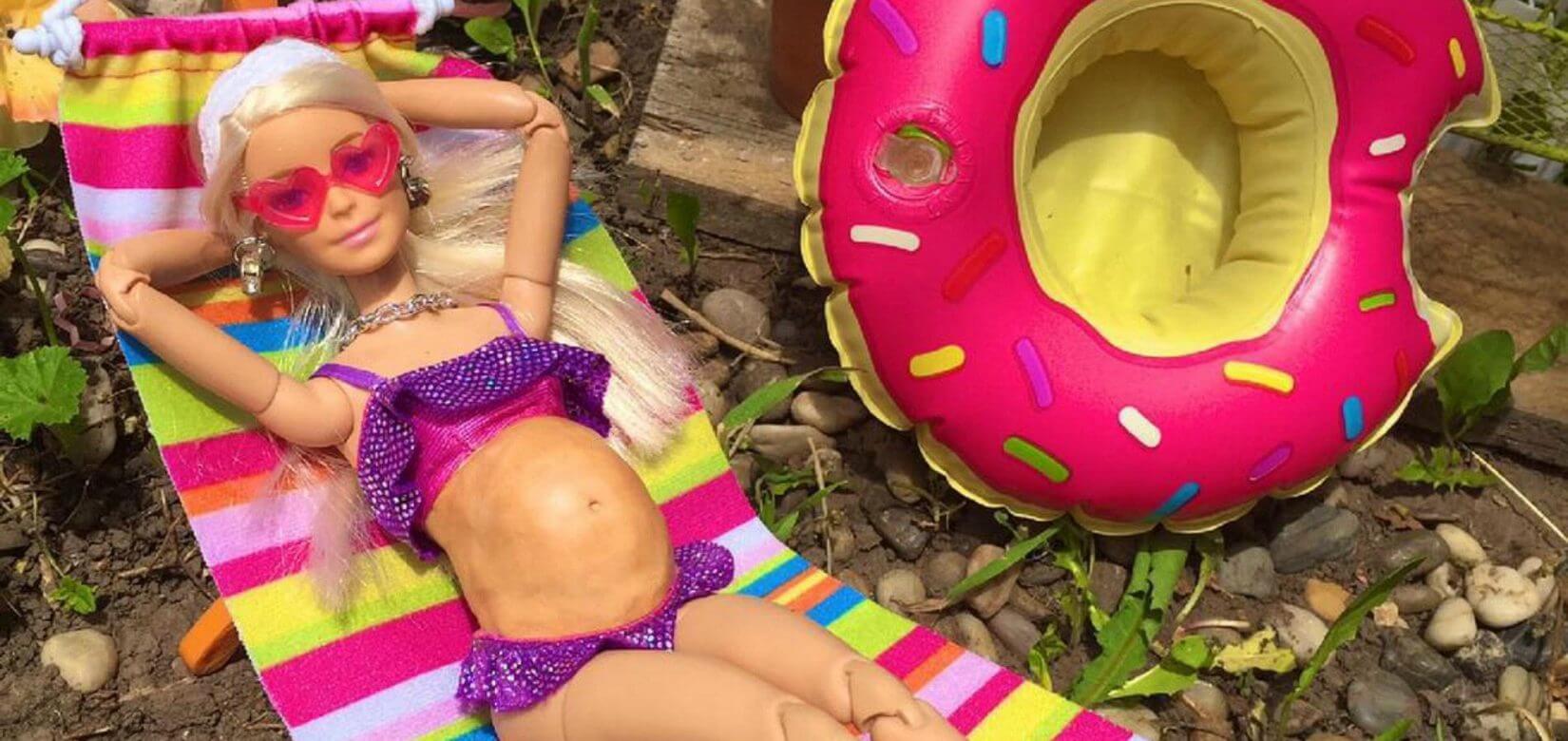 Barbie: η κούκλα που λάτρεψαν όλα τα κορίτσια, είναι έγκυος! (φωτο)
