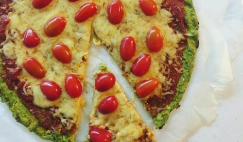 Υγιεινή pizza με βάση από μπρόκολο!