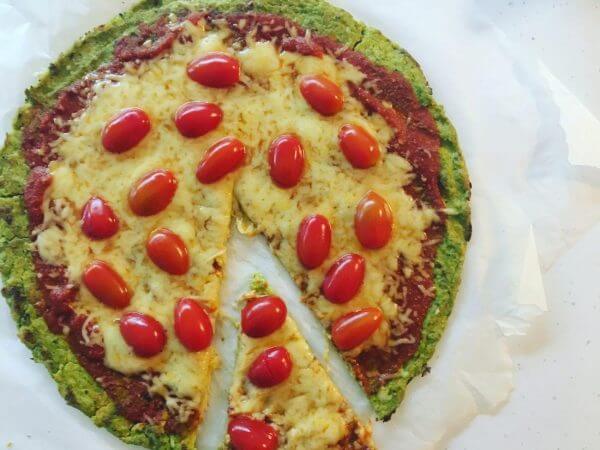 Υγιεινή pizza με βάση από μπρόκολο!