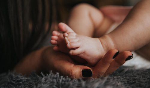 13 χρονη έγινε μητέρα στο Λαύριο