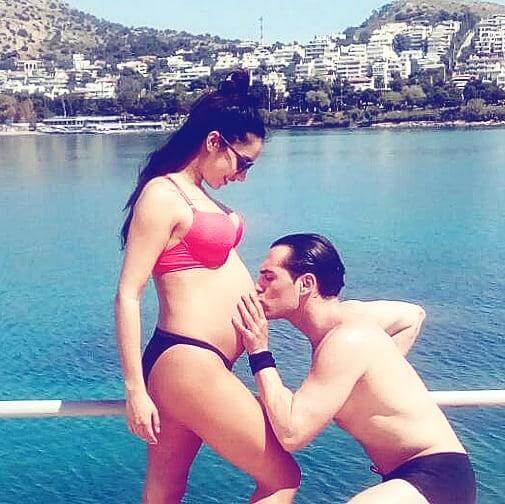 Άνθιμος Ανανιάδης: κρατάει για πρώτη φορά τον γιο του στην αγκαλιά του! (φωτο)