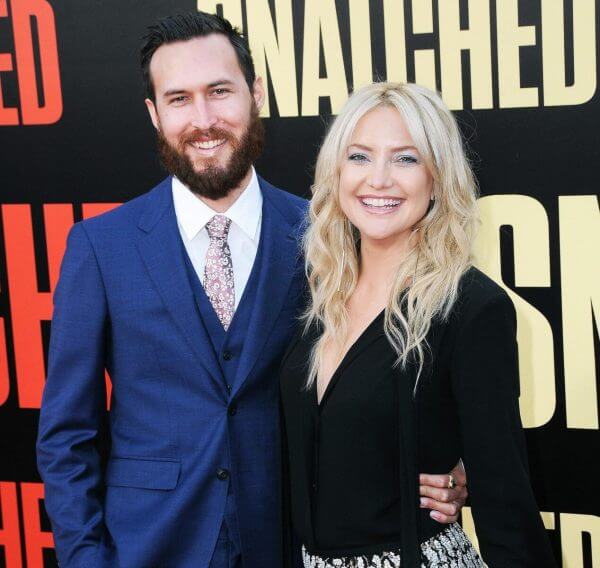 Kate Hudson: &Mu;&epsilon; &alpha;&upsilon;&tau;ό&nu; &tau;&omicron;&nu; &pi;&rho;&omega;&tau;ό&tau;&upsilon;&pi;&omicron; &tau;&rho;ό&pi;&omicron; &alpha;&nu;&alpha;&kappa;&omicron;ί&nu;&omega;&sigma;&epsilon; &tau;&eta;&nu; 3&eta; &epsilon;&gamma;&kappa;&upsilon;&mu;&omicron;&sigma;ύ&nu;&eta; &tau;&eta;&sigmaf;!