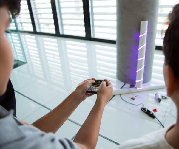 &Tau;&omicron; &pi;&alpha;&iota;&delta;ί &sigma;&tau;&eta;&nu; &pi;ό&lambda;&eta;: &Nu;&alpha;, &tau;ί &theta;&alpha; &kappa;ά&nu;&epsilon;&tau;&epsilon; &alpha;&upsilon;&tau;ό &tau;&omicron; &Sigma;&alpha;&beta;&beta;&alpha;&tau;&omicron;&kappa;ύ&rho;&iota;&alpha;&kappa;&omicron; &epsilon;&sigma;&epsilon;ί&sigmaf; &kappa;&alpha;&iota; &tau;&alpha; &pi;&alpha;&iota;&delta;&iota;ά &sigma;&alpha;&sigmaf;!