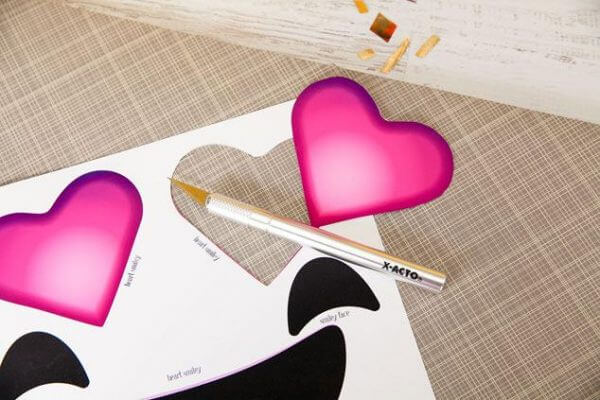 Emoji:  &Sigma;&kappa;&epsilon;&phi;&tau;ή&kappa;&alpha;&tau;&epsilon; &pi;&omicron;&tau;έ &pi;ώ&sigmaf; &theta;&alpha; &mu;&pi;&omicron;&rho;&omicron;ύ&sigma;&epsilon; &nu;&alpha; &epsilon;ί&nu;&alpha;&iota; έ&nu;&alpha; &pi;&alpha;&iota;&delta;&iota;&kappa;ό &pi;ά&rho;&tau;&iota; &mu;&epsilon; &alpha;&upsilon;&tau;έ&sigmaf; &tau;&iota;&sigmaf; &phi;&alpha;&tau;&sigma;&omicron;ύ&lambda;&epsilon;&sigmaf;; (&phi;&omega;&tau;&omicron;)