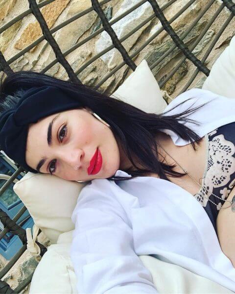 Ή&beta;&eta; &Alpha;&delta;ά&mu;&omicron;&upsilon;: &Eta; &gamma;&lambda;&upsilon;&kappa;&iota;ά &phi;&omega;&tau;&omicron;&gamma;&rho;&alpha;&phi;ί&alpha; &tau;&eta;&sigmaf; &sigma;&tau;&omicron;&nu; 9&omicron; &mu;ή&nu;&alpha; &epsilon;&gamma;&kappa;&upsilon;&mu;&omicron;&sigma;ύ&nu;&eta;&sigmaf;!