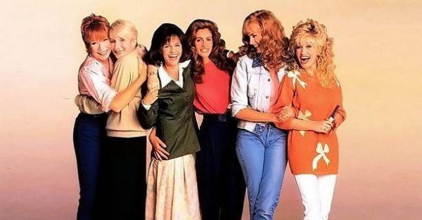 &Gamma;&iota;&omicron;&rho;&tau;ή &tau;&eta;&sigmaf; &mu;&eta;&tau;έ&rho;&alpha;&sigmaf;: &Omicron;&iota; &tau;&alpha;&iota;&nu;ί&epsilon;&sigmaf; &pi;&omicron;&upsilon; ό&lambda;&epsilon;&sigmaf; &omicron;&iota; &mu;&alpha;&mu;ά&delta;&epsilon;&sigmaf;  &pi;&rho;έ&pi;&epsilon;&iota; &nu;&alpha; &delta;&omicron;&upsilon;&nu; &mu;&epsilon; &tau;&iota;&sigmaf; &kappa;ό&rho;&epsilon;&sigmaf; &tau;&omicron;&upsilon;&sigmaf;!!