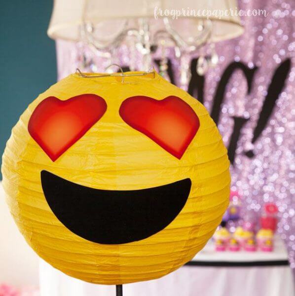 Emoji:  &Sigma;&kappa;&epsilon;&phi;&tau;ή&kappa;&alpha;&tau;&epsilon; &pi;&omicron;&tau;έ &pi;ώ&sigmaf; &theta;&alpha; &mu;&pi;&omicron;&rho;&omicron;ύ&sigma;&epsilon; &nu;&alpha; &epsilon;ί&nu;&alpha;&iota; έ&nu;&alpha; &pi;&alpha;&iota;&delta;&iota;&kappa;ό &pi;ά&rho;&tau;&iota; &mu;&epsilon; &alpha;&upsilon;&tau;έ&sigmaf; &tau;&iota;&sigmaf; &phi;&alpha;&tau;&sigma;&omicron;ύ&lambda;&epsilon;&sigmaf;; (&phi;&omega;&tau;&omicron;)