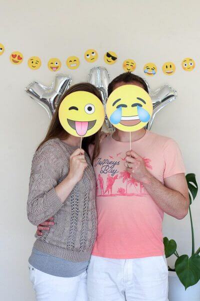 Emoji:  &Sigma;&kappa;&epsilon;&phi;&tau;ή&kappa;&alpha;&tau;&epsilon; &pi;&omicron;&tau;έ &pi;ώ&sigmaf; &theta;&alpha; &mu;&pi;&omicron;&rho;&omicron;ύ&sigma;&epsilon; &nu;&alpha; &epsilon;ί&nu;&alpha;&iota; έ&nu;&alpha; &pi;&alpha;&iota;&delta;&iota;&kappa;ό &pi;ά&rho;&tau;&iota; &mu;&epsilon; &alpha;&upsilon;&tau;έ&sigmaf; &tau;&iota;&sigmaf; &phi;&alpha;&tau;&sigma;&omicron;ύ&lambda;&epsilon;&sigmaf;; (&phi;&omega;&tau;&omicron;)