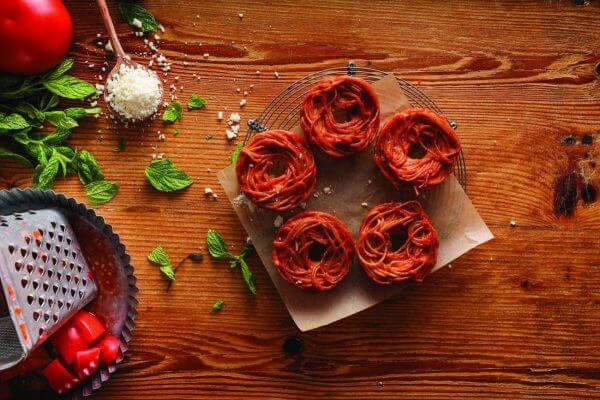 Spaghetti donuts:.. ή &alpha;&lambda;&lambda;&iota;ώ&sigmaf; donuts &mu;&epsilon; &mu;&alpha;&kappa;&alpha;&rho;ό&nu;&iota;&alpha;! &Nu;&alpha;&iota;, &upsilon;&pi;ά&rho;&chi;&omicron;&upsilon;&nu; &kappa;&alpha;&iota; &epsilon;ί&nu;&alpha;&iota; &pi;&epsilon;&nu;&tau;&alpha;&nu;ό&sigma;&tau;&iota;&mu;&alpha;!