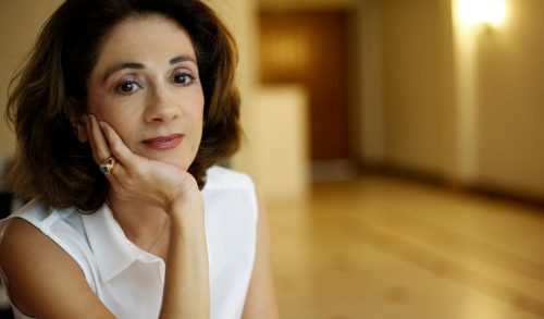 Διεθνής Ημέρα Οικογένειας: Η Μανίνα Ζουμπουλάκη μας θυμίζει τους μη κανονικούς κανόνες της σύγχρονης οικογένειας