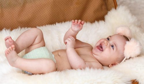 Παγκόσμια ημέρα γέλιου: 5+1 μωράκια γελούν με την ψυχή τους και εμείς «λιώνουμε» (video)