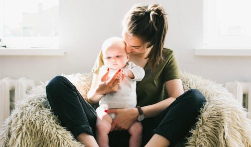 &Gamma;&iota;&omicron;&rho;&tau;ή &tau;&eta;&sigmaf; &Mu;&eta;&tau;έ&rho;&alpha;&sigmaf;: 5 &pi;&rho;ά&gamma;&mu;&alpha;&tau;&alpha; &pi;&omicron;&upsilon; &mu;&pi;&omicron;&rho;&epsilon;ί&tau;&epsilon; &nu;&alpha; &kappa;ά&nu;&epsilon;&tau;&epsilon; &gamma;&iota;&alpha; &tau;&omicron;&nu; &epsilon;&alpha;&upsilon;&tau;ό &sigma;&alpha;&sigmaf; &alpha;&upsilon;&tau;ή &tau;&eta; &mu;έ&rho;&alpha;!