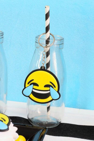 Emoji:  &Sigma;&kappa;&epsilon;&phi;&tau;ή&kappa;&alpha;&tau;&epsilon; &pi;&omicron;&tau;έ &pi;ώ&sigmaf; &theta;&alpha; &mu;&pi;&omicron;&rho;&omicron;ύ&sigma;&epsilon; &nu;&alpha; &epsilon;ί&nu;&alpha;&iota; έ&nu;&alpha; &pi;&alpha;&iota;&delta;&iota;&kappa;ό &pi;ά&rho;&tau;&iota; &mu;&epsilon; &alpha;&upsilon;&tau;έ&sigmaf; &tau;&iota;&sigmaf; &phi;&alpha;&tau;&sigma;&omicron;ύ&lambda;&epsilon;&sigmaf;; (&phi;&omega;&tau;&omicron;)