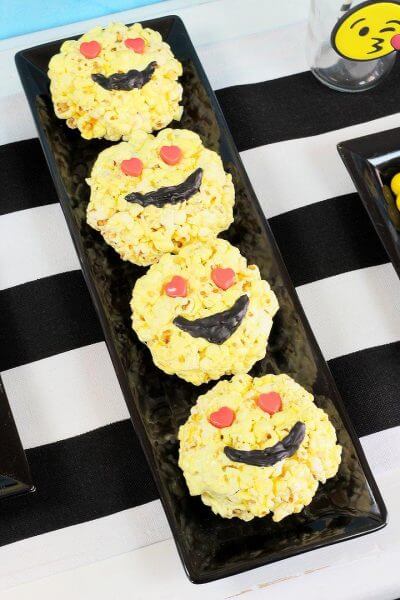 Emoji:  &Sigma;&kappa;&epsilon;&phi;&tau;ή&kappa;&alpha;&tau;&epsilon; &pi;&omicron;&tau;έ &pi;ώ&sigmaf; &theta;&alpha; &mu;&pi;&omicron;&rho;&omicron;ύ&sigma;&epsilon; &nu;&alpha; &epsilon;ί&nu;&alpha;&iota; έ&nu;&alpha; &pi;&alpha;&iota;&delta;&iota;&kappa;ό &pi;ά&rho;&tau;&iota; &mu;&epsilon; &alpha;&upsilon;&tau;έ&sigmaf; &tau;&iota;&sigmaf; &phi;&alpha;&tau;&sigma;&omicron;ύ&lambda;&epsilon;&sigmaf;; (&phi;&omega;&tau;&omicron;)