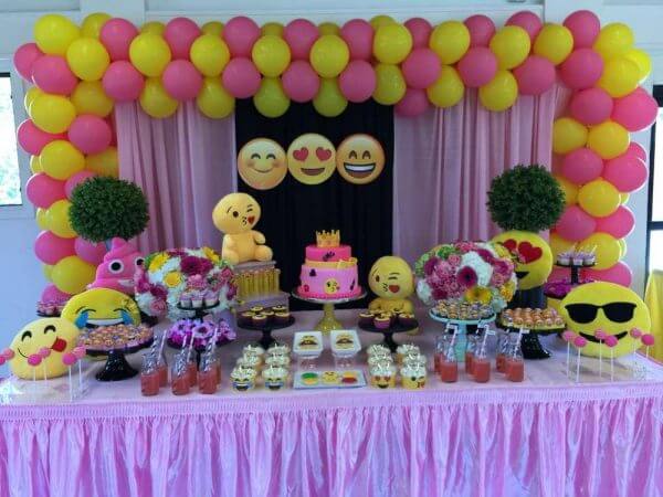 Emoji:  &Sigma;&kappa;&epsilon;&phi;&tau;ή&kappa;&alpha;&tau;&epsilon; &pi;&omicron;&tau;έ &pi;ώ&sigmaf; &theta;&alpha; &mu;&pi;&omicron;&rho;&omicron;ύ&sigma;&epsilon; &nu;&alpha; &epsilon;ί&nu;&alpha;&iota; έ&nu;&alpha; &pi;&alpha;&iota;&delta;&iota;&kappa;ό &pi;ά&rho;&tau;&iota; &mu;&epsilon; &alpha;&upsilon;&tau;έ&sigmaf; &tau;&iota;&sigmaf; &phi;&alpha;&tau;&sigma;&omicron;ύ&lambda;&epsilon;&sigmaf;; (&phi;&omega;&tau;&omicron;)