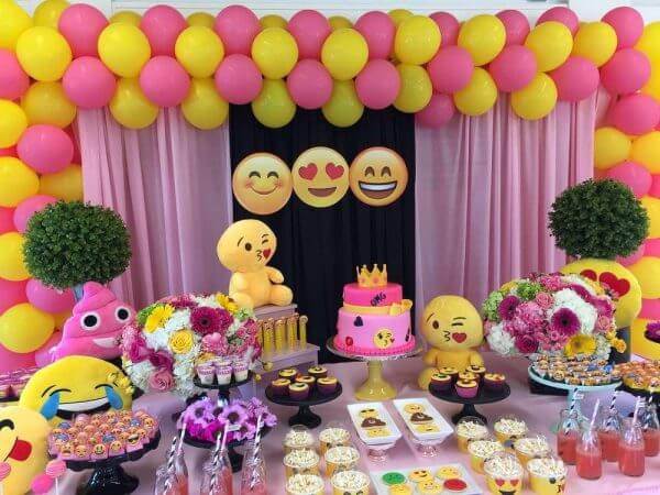 Emoji:  &Sigma;&kappa;&epsilon;&phi;&tau;ή&kappa;&alpha;&tau;&epsilon; &pi;&omicron;&tau;έ &pi;ώ&sigmaf; &theta;&alpha; &mu;&pi;&omicron;&rho;&omicron;ύ&sigma;&epsilon; &nu;&alpha; &epsilon;ί&nu;&alpha;&iota; έ&nu;&alpha; &pi;&alpha;&iota;&delta;&iota;&kappa;ό &pi;ά&rho;&tau;&iota; &mu;&epsilon; &alpha;&upsilon;&tau;έ&sigmaf; &tau;&iota;&sigmaf; &phi;&alpha;&tau;&sigma;&omicron;ύ&lambda;&epsilon;&sigmaf;; (&phi;&omega;&tau;&omicron;)