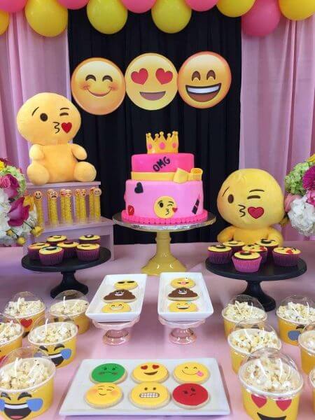 Emoji:  &Sigma;&kappa;&epsilon;&phi;&tau;ή&kappa;&alpha;&tau;&epsilon; &pi;&omicron;&tau;έ &pi;ώ&sigmaf; &theta;&alpha; &mu;&pi;&omicron;&rho;&omicron;ύ&sigma;&epsilon; &nu;&alpha; &epsilon;ί&nu;&alpha;&iota; έ&nu;&alpha; &pi;&alpha;&iota;&delta;&iota;&kappa;ό &pi;ά&rho;&tau;&iota; &mu;&epsilon; &alpha;&upsilon;&tau;έ&sigmaf; &tau;&iota;&sigmaf; &phi;&alpha;&tau;&sigma;&omicron;ύ&lambda;&epsilon;&sigmaf;; (&phi;&omega;&tau;&omicron;)