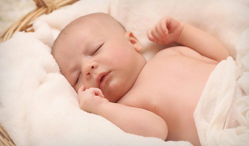 Τι πραγματικά συμβαίνει στο σώμα ενός μωρού όταν γεννιέται;