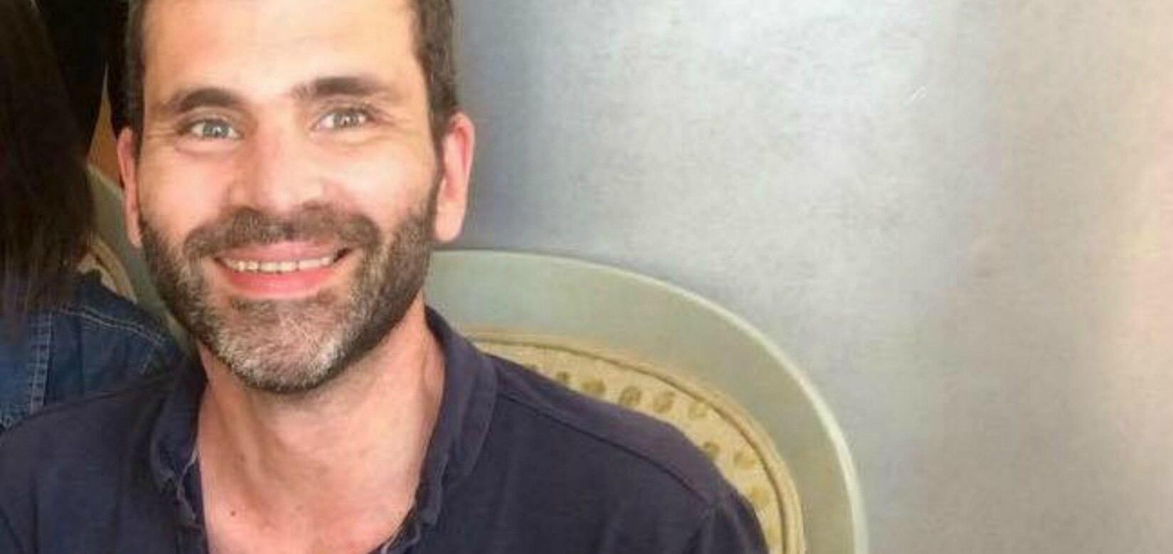 Κωνσταντίνος Χατζόπουλος: Ένας άνδρας πλέκει ρουχαλάκια... τόσο δα μικρά για πρόωρα μωράκια