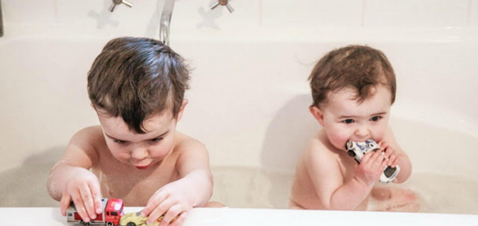 Πόσο ασφαλές είναι να κοινοποιούμε γυμνές φωτογραφίες των παιδιών μας την ώρα του μπάνιου;