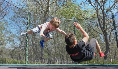 &Tau;&omicron; &pi;&alpha;&iota;&delta;ί &sigma;&tau;&eta;&nu; &pi;ό&lambda;&eta;: &Omicron;&iota; &kappa;&alpha;&lambda;ύ&tau;&epsilon;&rho;&epsilon;&sigmaf; &epsilon;&kappa;&pi;&alpha;&iota;&delta;&epsilon;&upsilon;&tau;&iota;&kappa;έ&sigmaf; &delta;&rho;&alpha;&sigma;&tau;&eta;&rho;&iota;ό&tau;&eta;&tau;&epsilon;&sigmaf; &gamma;&iota;&alpha; ό&lambda;&eta; &tau;&eta;&nu; &omicron;&iota;&kappa;&omicron;&gamma;έ&nu;&epsilon;&iota;&alpha; &sigma;&alpha;&sigmaf; &pi;&epsilon;&rho;&iota;&mu;έ&nu;&omicron;&upsilon;&nu; &kappa;&alpha;&iota; &alpha;&upsilon;&tau;ό &tau;&omicron; &Sigma;&Kappa;!