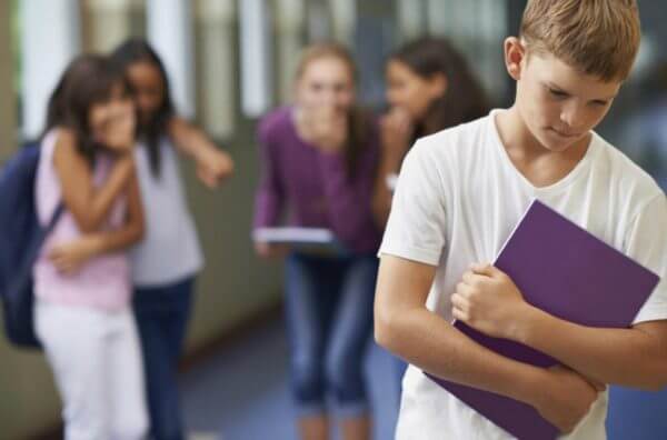 Αυτοκτονία 15χρονου: Τι προβλέπει ο νόμος για το bullying και πώς πρέπει να συμπεριφέρονται οι γονείς;