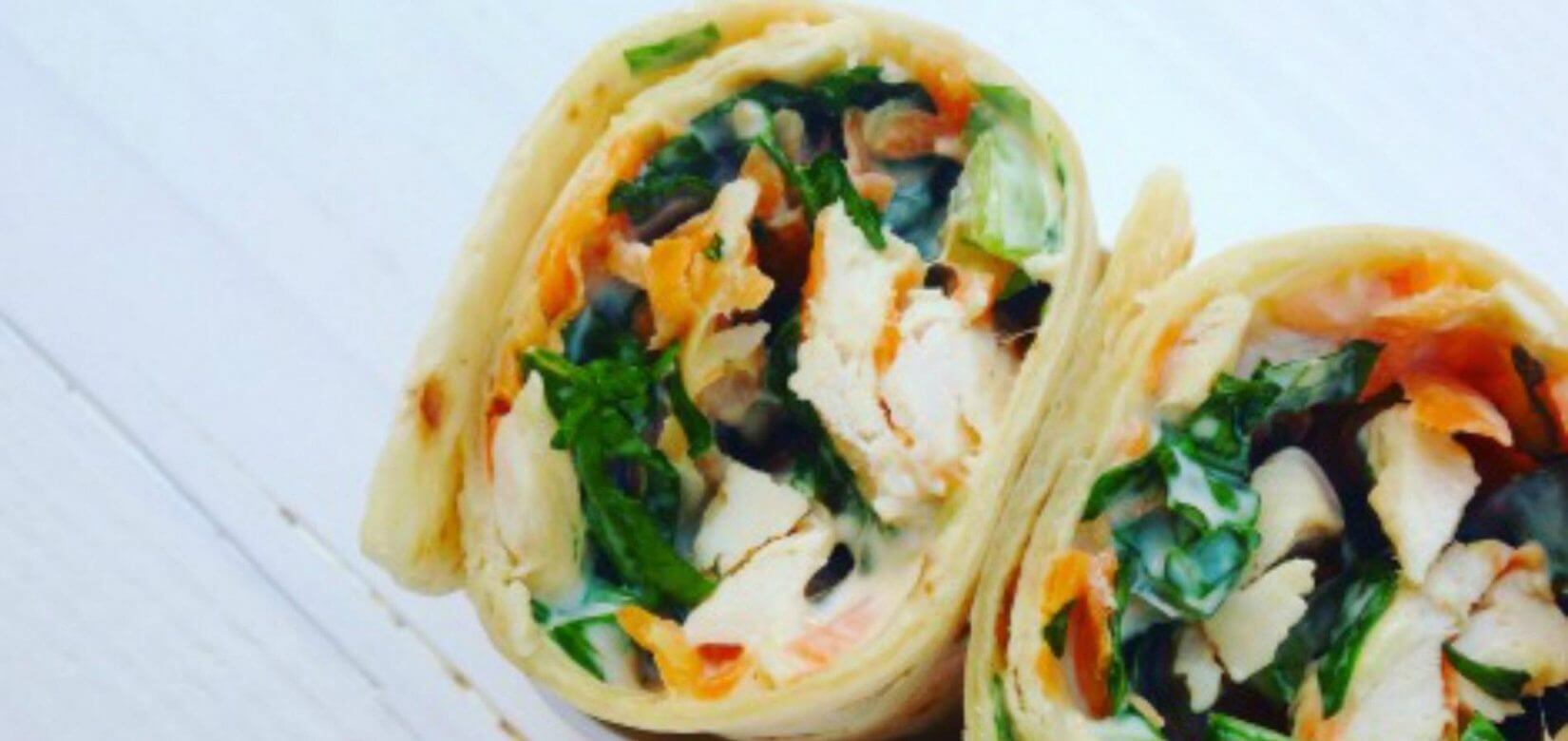 Tortilla wrap με σαλάτα κοτόπουλου: Ένα λαχταριστό snack  για μικρούς και μεγάλους!