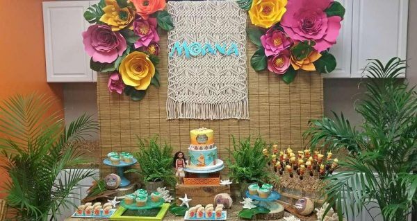 Moana party: &Iota;&delta;έ&epsilon;&sigmaf; &gamma;&iota;&alpha; &tau;&omicron; &pi;&iota;&omicron; &epsilon;&xi;&omega;&tau;&iota;&kappa;ό &kappa;&alpha;&lambda;&omicron;&kappa;&alpha;&iota;&rho;&iota;&nu;ό &pi;ά&rho;&tau;&iota;! (&phi;&omega;&tau;&omicron;)