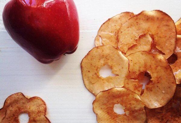 Τραγανά chips μήλου που θα λατρέψουν τα παιδιά!