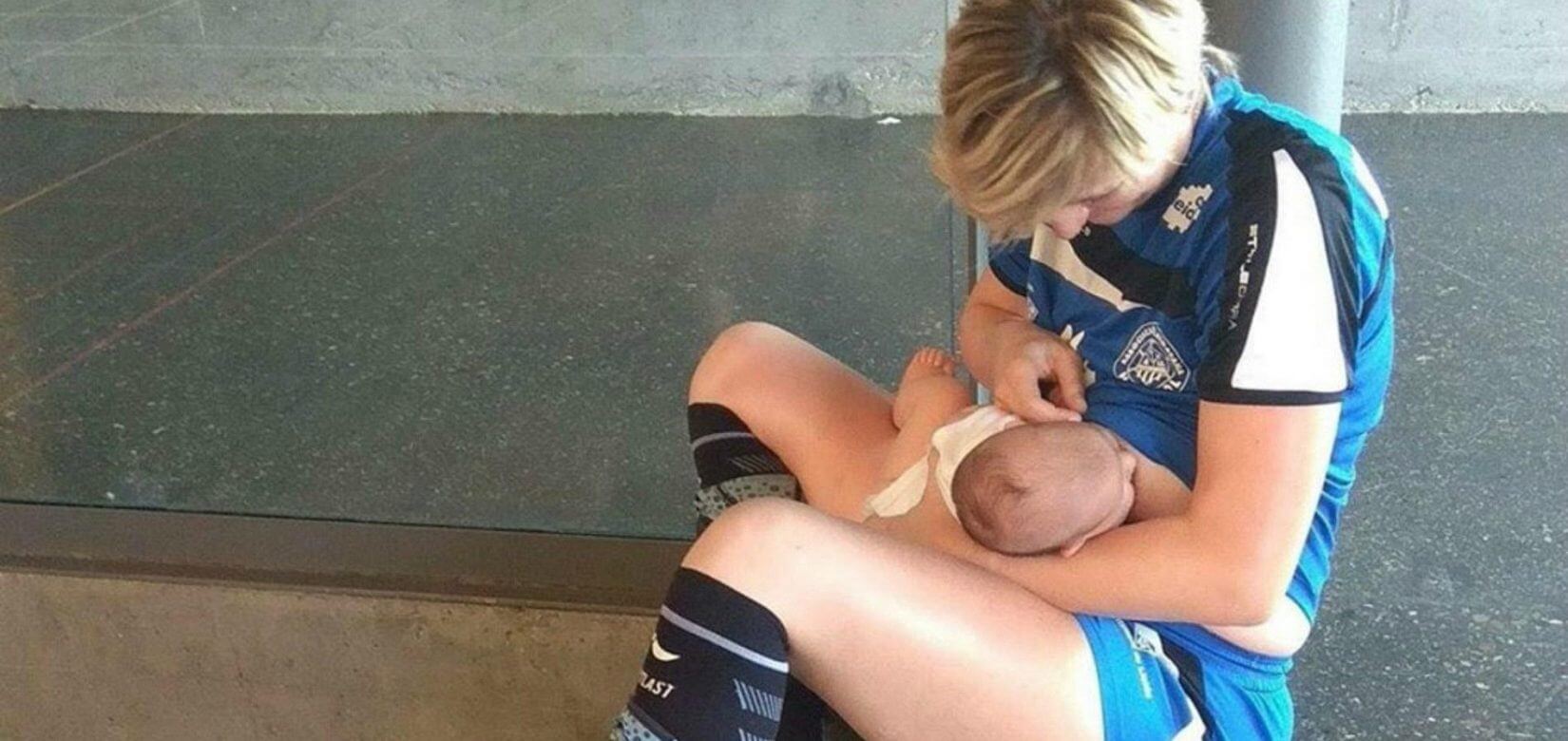 Η μαγεία του θηλασμού: Η αθλήτρια που έγινε viral (φωτο)