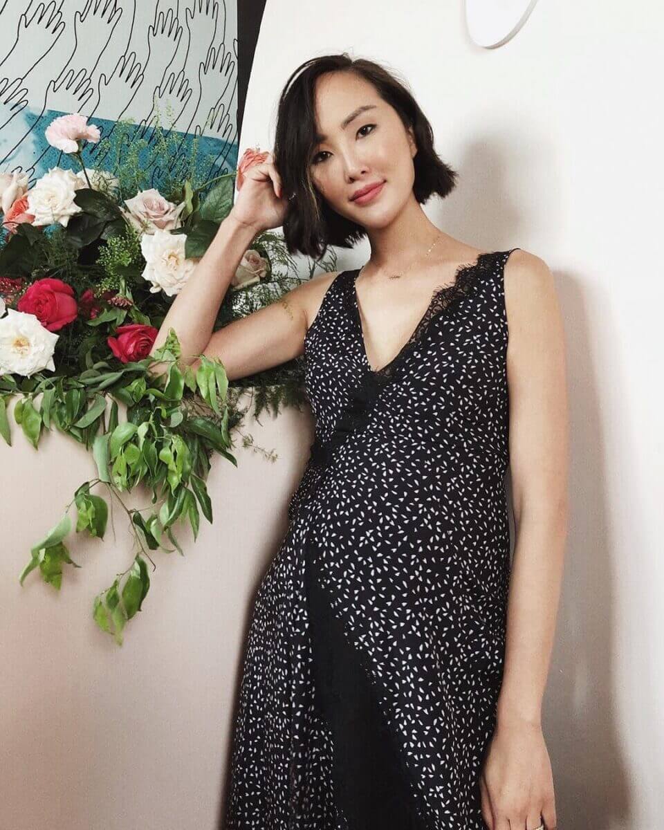 &Eta; fashion influencer Chriselle Lim &pi;&rho;&omicron;&tau;&epsilon;ί&nu;&epsilon;&iota; 4 &phi;&theta;&iota;&nu;&omicron;&pi;&omega;&rho;&iota;&nu;ά &sigma;ύ&nu;&omicron;&lambda;&alpha; &gamma;&iota;&alpha; &epsilon;&gamma;&kappa;&upsilon;&mu;&omicron;&nu;&omicron;ύ&sigma;&epsilon;&sigmaf;