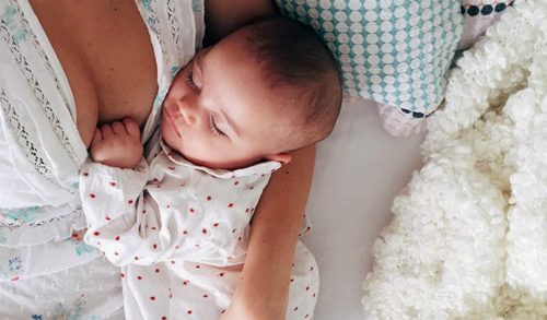 Postpartum Doula: Τι είναι ακριβώς η βοηθός μητρότητας λοχείας και πώς βοηθάει μια λεχώνα;