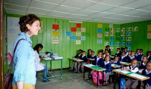 Διεθνής Ημέρα Εκπαιδευτικών: Η   δασκάλα που εγκατέλειψε το Λονδίνο για να βοηθήσει παιδιά στην Αιθιοπία