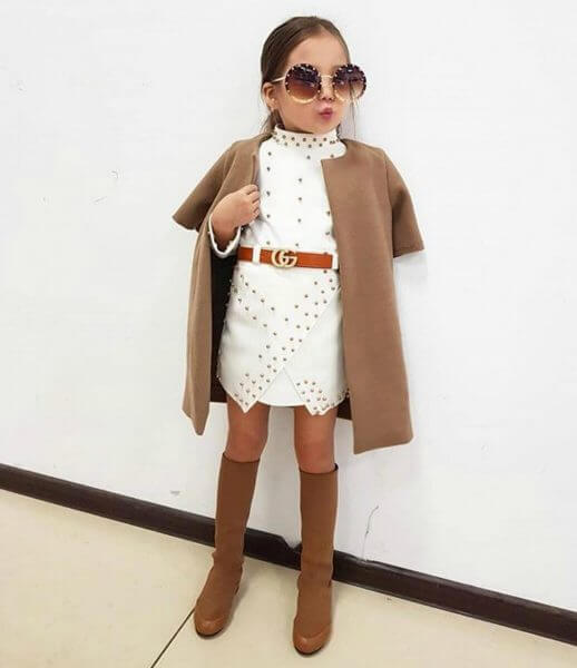 White is the new black: 4 &tau;&rho;ό&pi;&omicron;&iota; &nu;&alpha; &phi;&omicron;&rho;έ&sigma;&omicron;&upsilon;&nu; &tau;&alpha; &pi;&alpha;&iota;&delta;ά&kappa;&iota;&alpha; &sigma;&alpha;&sigmaf; &tau;&omicron; &lambda;&epsilon;&upsilon;&kappa;ό &chi;&rho;ώ&mu;&alpha; &tau;&omicron;&nu; &chi;&epsilon;&iota;&mu;ώ&nu;&alpha;