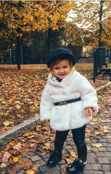 White is the new black: 4 &tau;&rho;ό&pi;&omicron;&iota; &nu;&alpha; &phi;&omicron;&rho;έ&sigma;&omicron;&upsilon;&nu; &tau;&alpha; &pi;&alpha;&iota;&delta;ά&kappa;&iota;&alpha; &sigma;&alpha;&sigmaf; &tau;&omicron; &lambda;&epsilon;&upsilon;&kappa;ό &chi;&rho;ώ&mu;&alpha; &tau;&omicron;&nu; &chi;&epsilon;&iota;&mu;ώ&nu;&alpha;