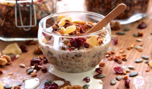 Granola: Πώς θα φτιάξουμε αυτό το υγιεινό και θρεπτικό πρωινό για τα παιδιά σας!